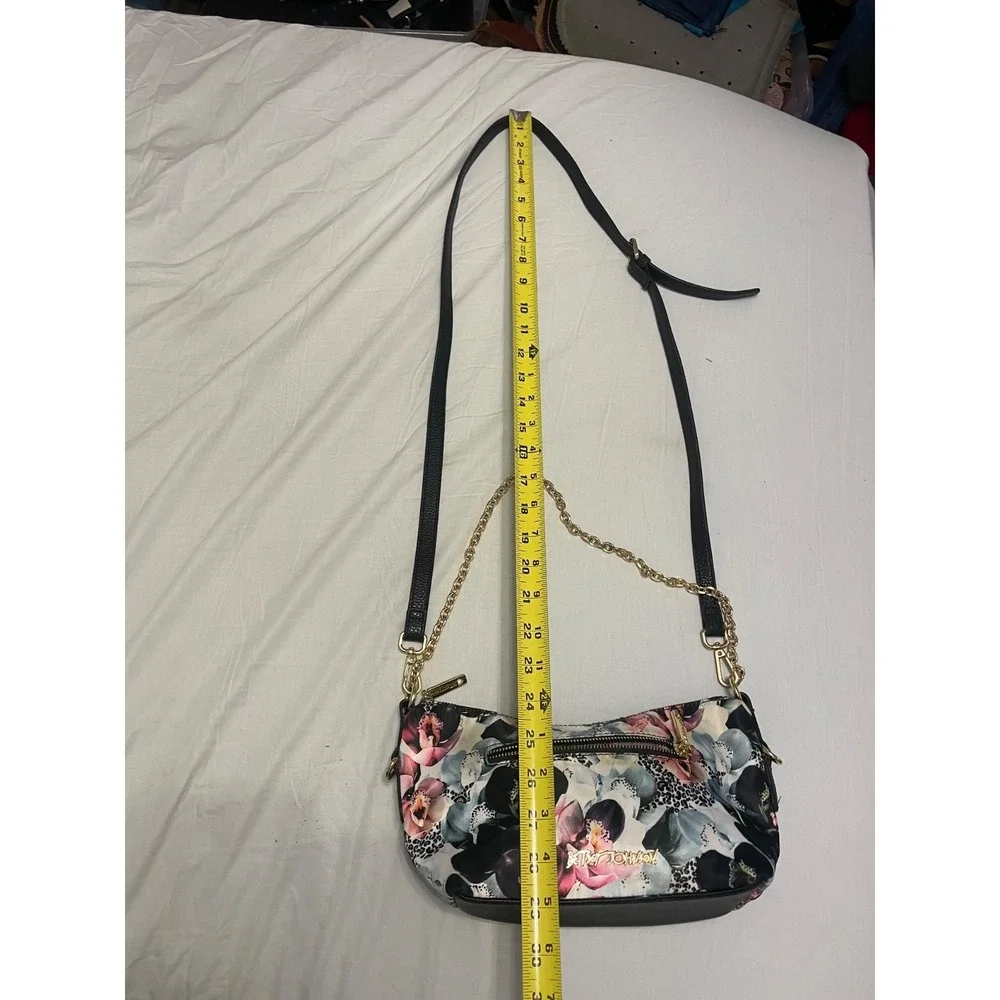 Betsey Johnson cross body floral print - Pretty Floral Print On Black